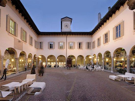 Piccolo Cafe & Restaurant